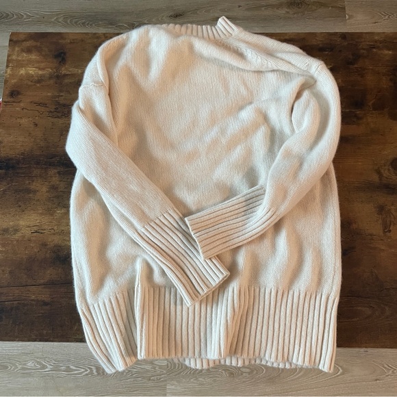 COS oversized cashmere sweater in light beige - Picture 4 of 7